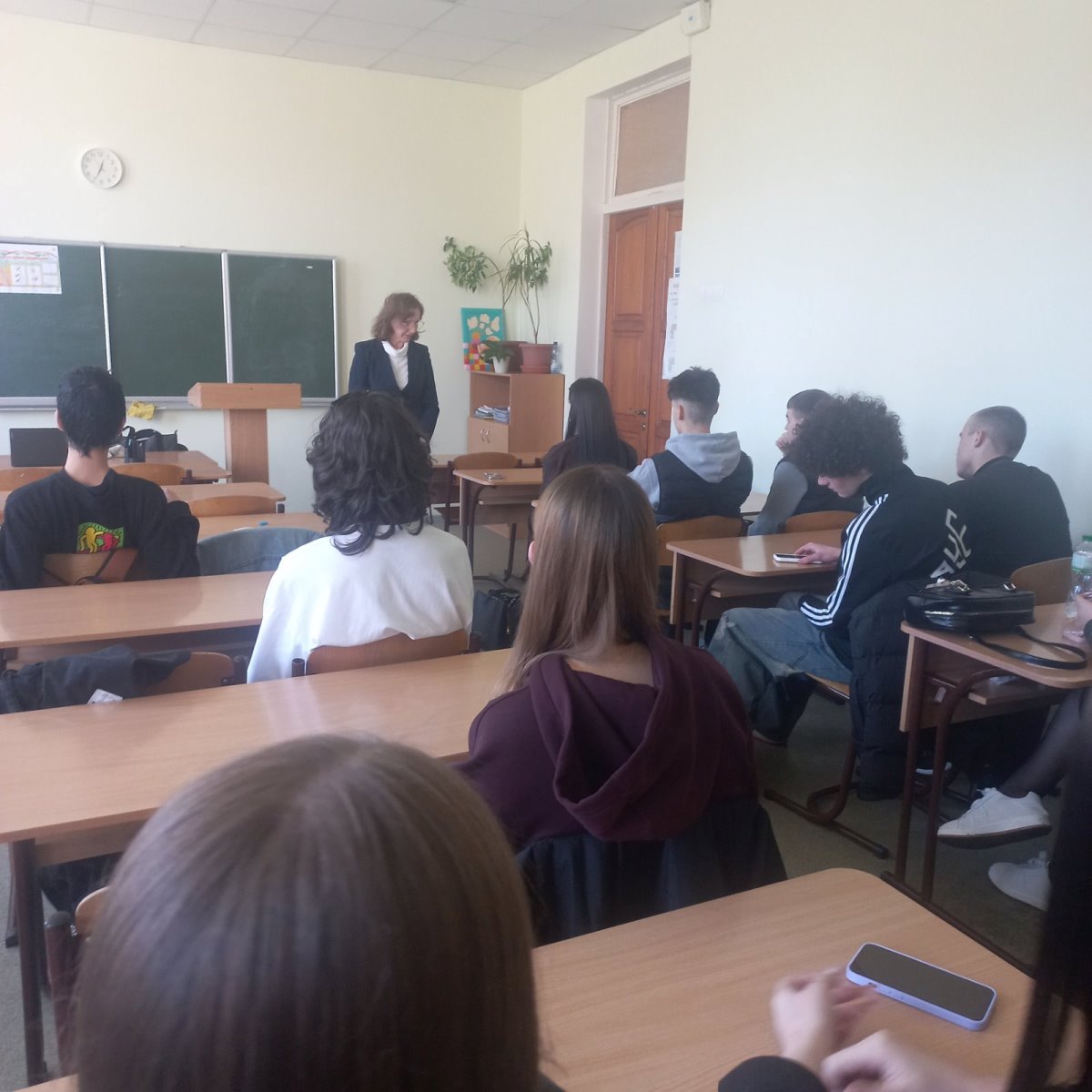 Зустріч першокурсників із головою циклової комісії суспільних дисциплін і правознавства Юлією РЯБОКОНЬ Зустріч першокурсників із головою циклової комісії суспільних дисциплін і правознавства Юлією РЯБОКОНЬ